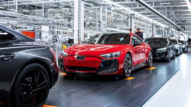 Assembly of the Audi e-tron GT at Böllinger Höfe.