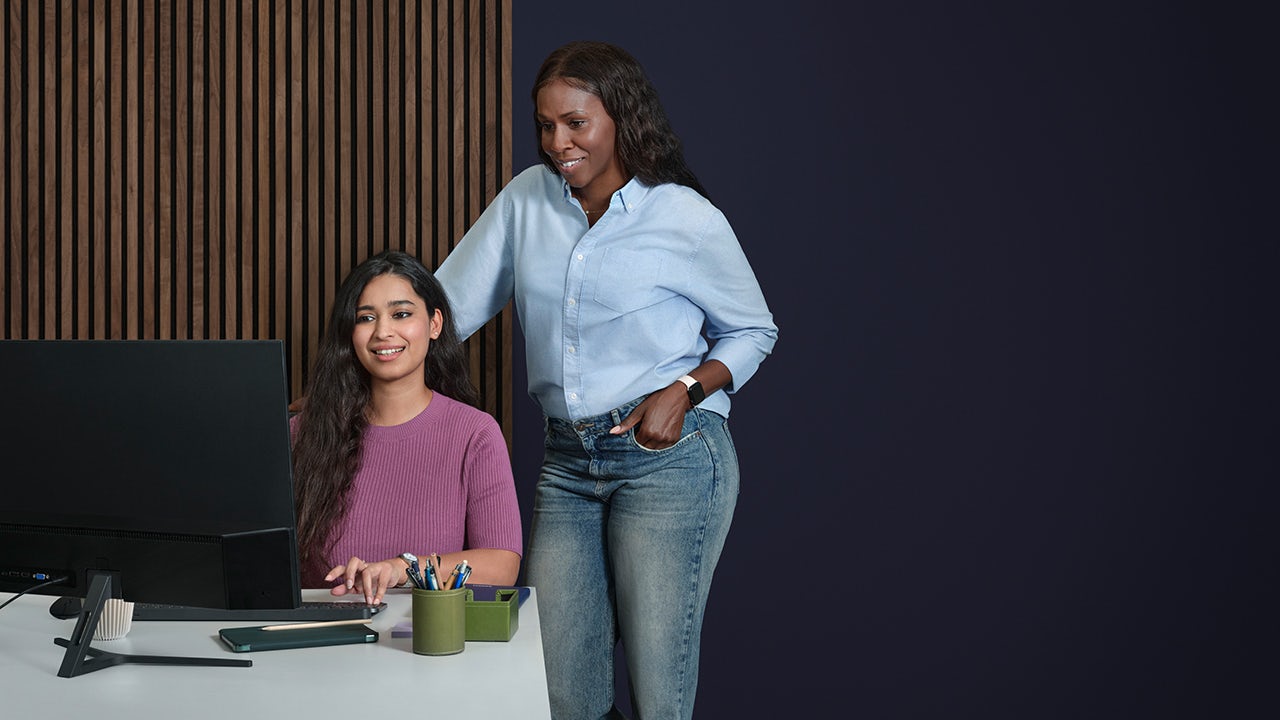 A group of people are gathered in a classroom, engaged in a digital education session in Argentina.