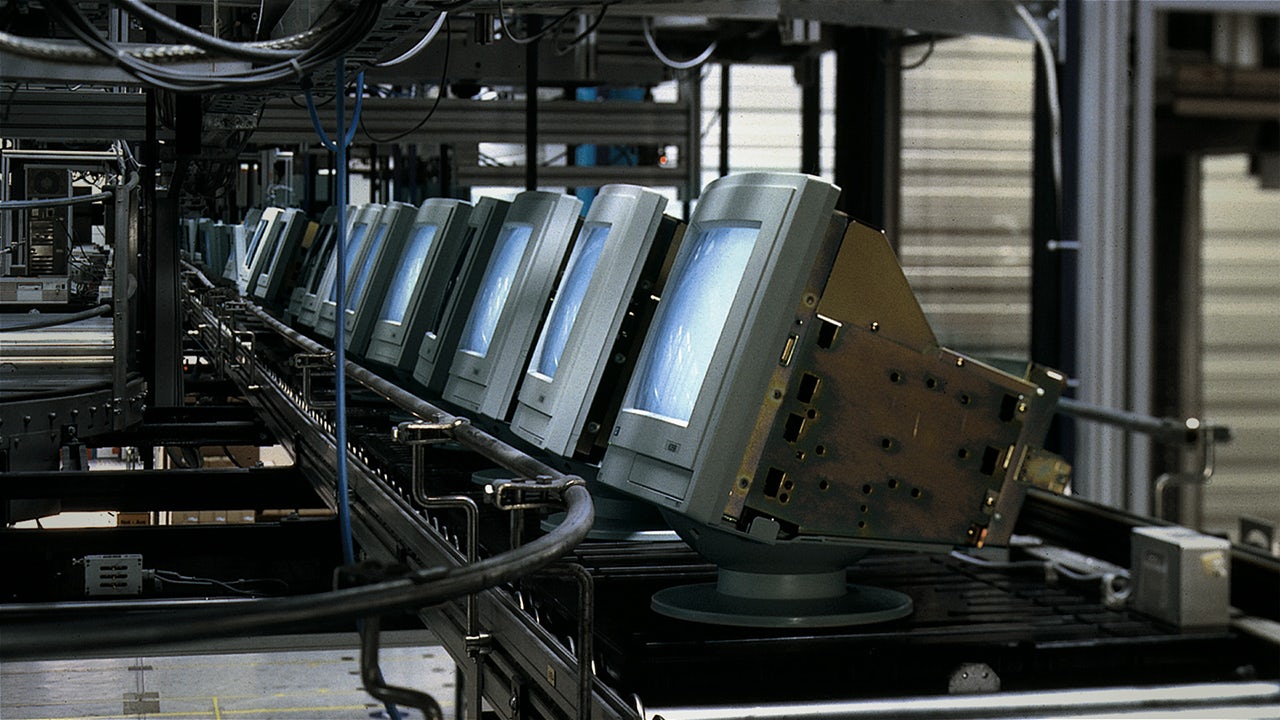 Monitors during a long-term stress test at Siemens Nixdorf in Augsburg, 1992.</br>