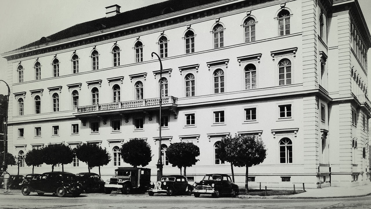 Siemens & Halske corporate headquarters, Wittelsbacherplatz, Munich, 1949.