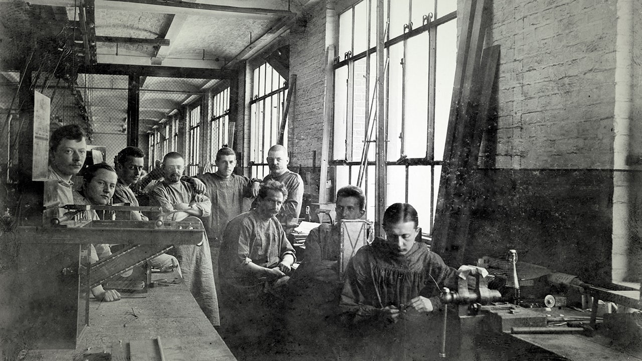 Interior view of Siemens & Halske’s workshop, ca. 1897.