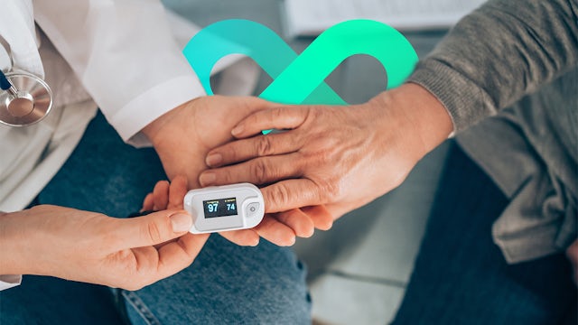  Doctor with patient using pulse oximeter 