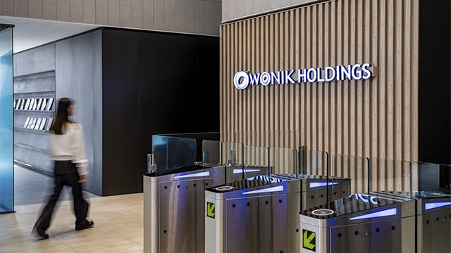 WONIK HOLDINGS building entrance